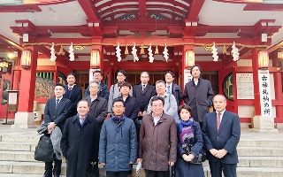 神社で祈願後の集合写真